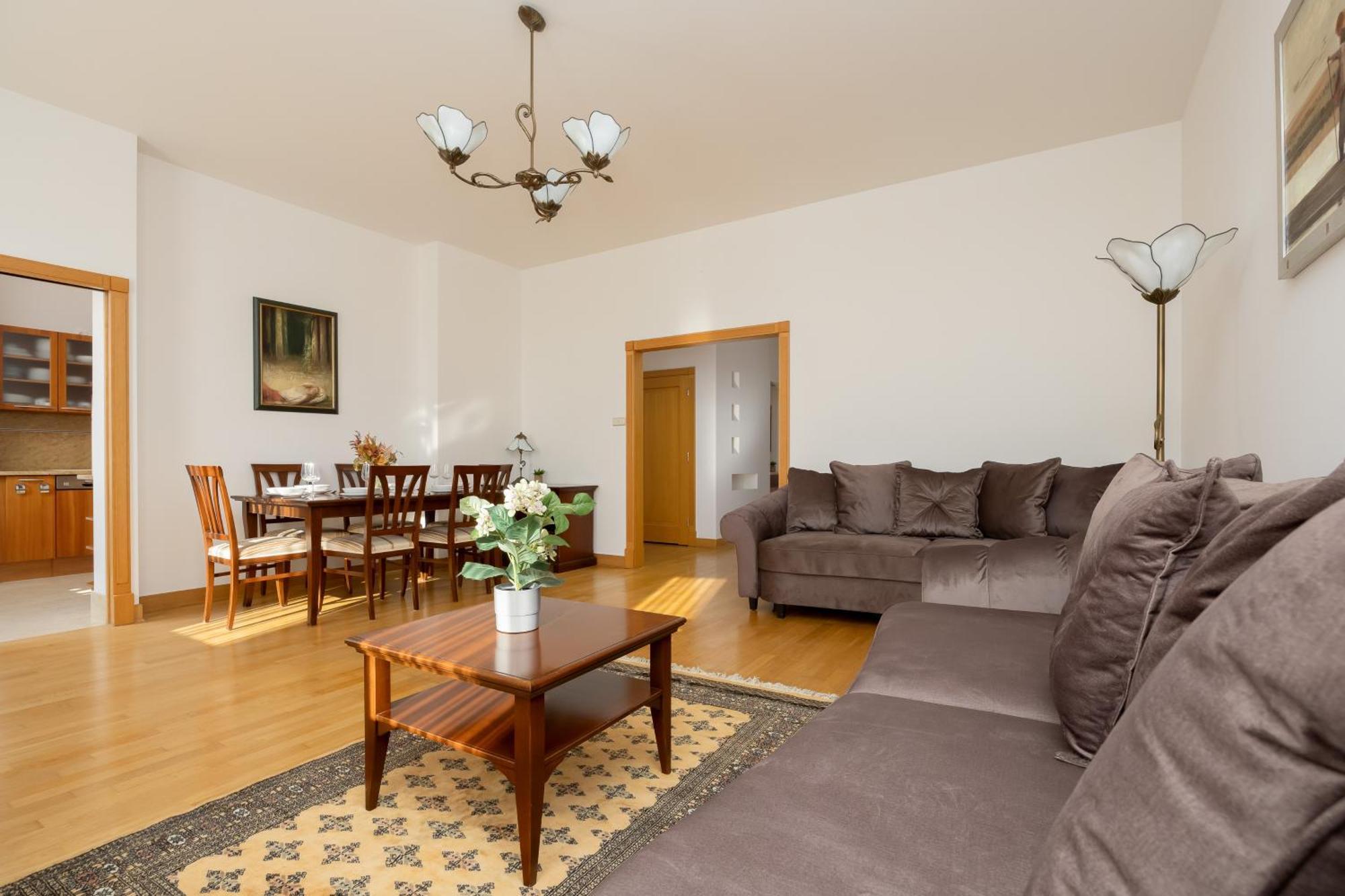 Family With Parking Mokotow By Renters *