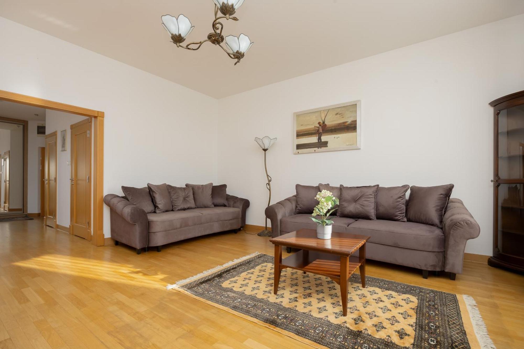 Family With Parking Mokotow By Renters