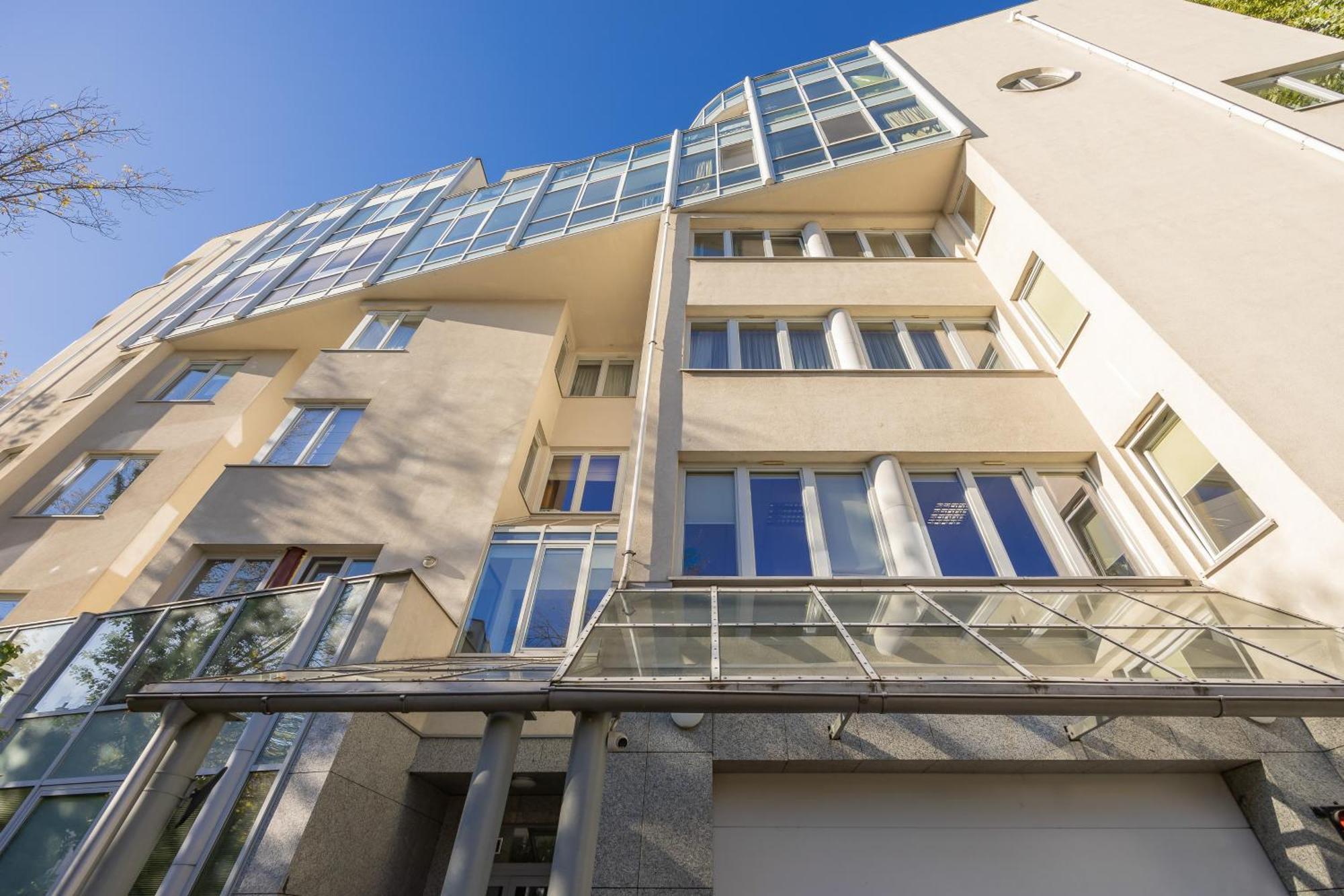 Family With Parking Mokotow By Renters Apartament